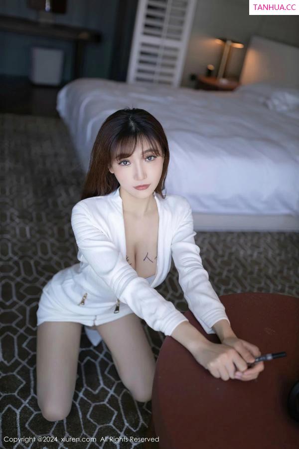陆萱萱  [XiuRen]高清写真图 2024.03.14 No.8233 陆萱萱 丝袜美腿第26张图片
